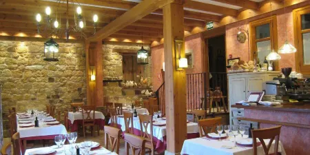 Posada Las Mayas Отели в г. Canicosa de la Sierra