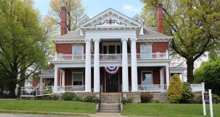 South Broadway Manor B&B - Near Fallingwater, Ohiopyle State Park, Hiking & Biking Trails Gap