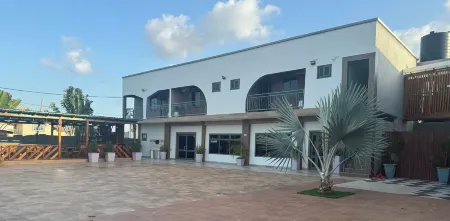 Dafika Lodge Отели рядом с достопримечательностью «Tema Cocoa Processing Company (CPC)»