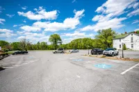 Wayside Inn - parking