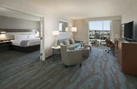 Crowne Plaza Ventura Beach