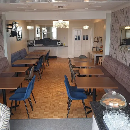 Hotel 242