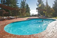 Lalapanzi Lodge Hotels in Grabouw