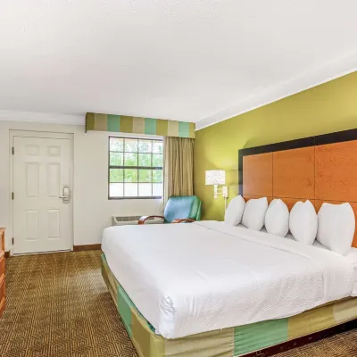 La Quinta Inn by Wyndham Orlando Airport West Hotels near Orlando International Airport