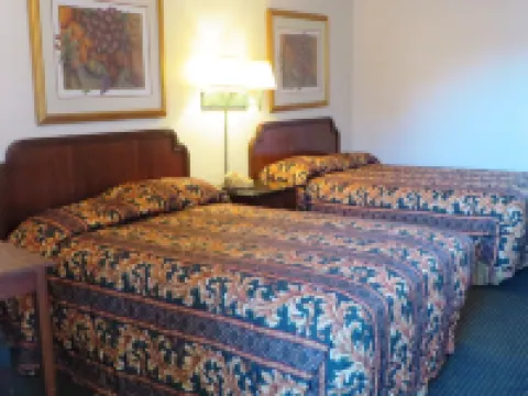 Sherman Inn Hotels in Grayson County