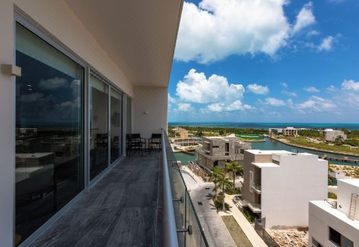 옥상 수영장이 있는 독점 아파트 뷰