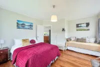 Sunny Grey Lynn Holiday Home Hotels in Grey Lynn