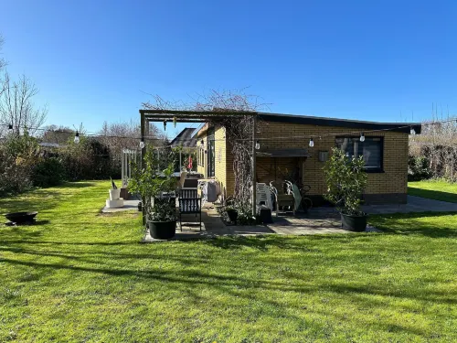 Beautiful Bungalow with Spacious Garden