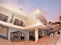 Mar Celeste Hotels near Playa La Audiencia