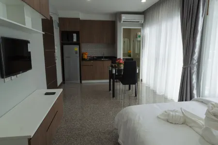 Modernbright Service Apartment Отели рядом с достопримечательностью «Paradise Ocean View Condominium»