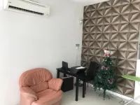 Island Hostel Bayan Lepas Airport - parking