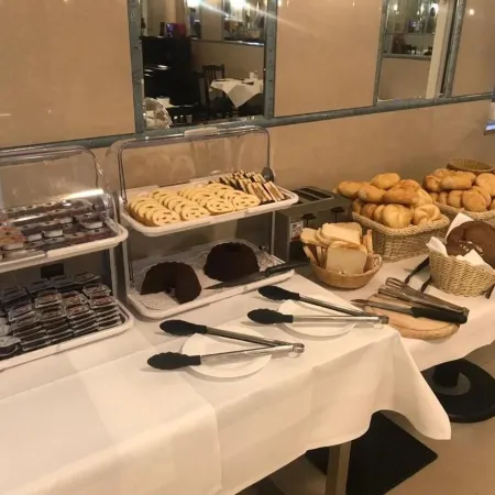 Hotel Donaustadt Kagran - at Metro U1 Отели рядом с достопримечательностью «Башня Данубе»