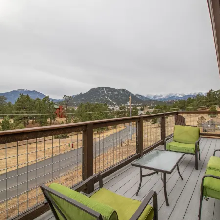 Coyote Mountain Lodge