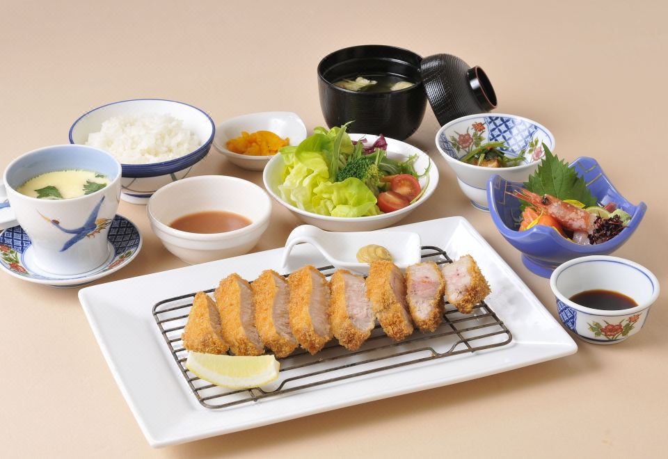 1. 호텔 크라운 힐..