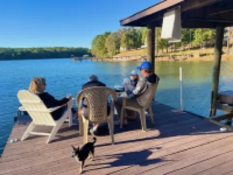 Ultimate Lakefront House, Private Boat Ramp, Dock, Game Room, Fenced in, Dogs ok