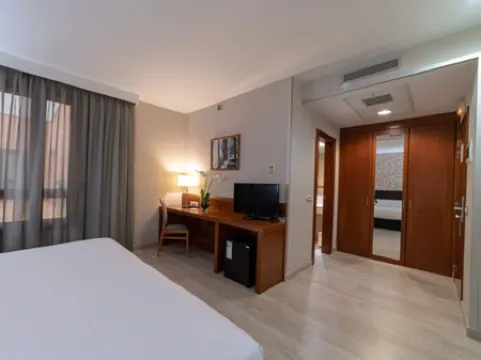 拉斯馬塔斯廣場酒店