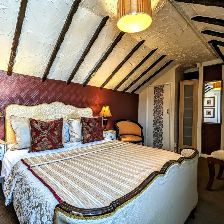 Brookside Hotel & Restaurant