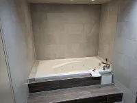 Best Western Plus Toronto Airport Hotel - Hot Tub