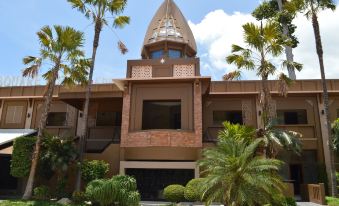 B Square Hotel