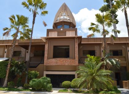 B Square Hotel