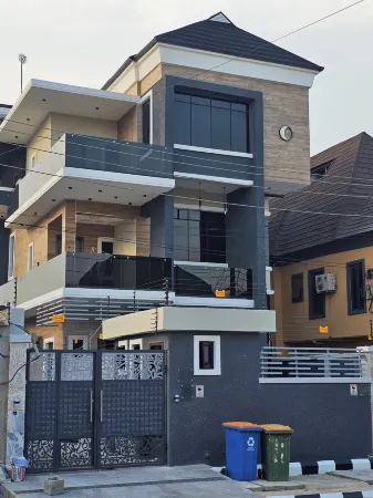 Sapphire Residences by Crystal Magodo Отели рядом с достопримечательностью «Kalakuta Museum»