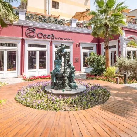 1920s Boutique Hotel and Restaurants Отели рядом с достопримечательностью «Дворец барона Эмпейна»