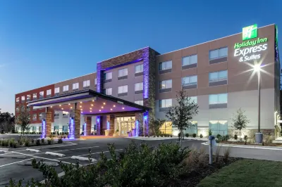 Holiday Inn Express & Suites Wilmington West - Medical Park Hotel in zona Battleship North Carolina