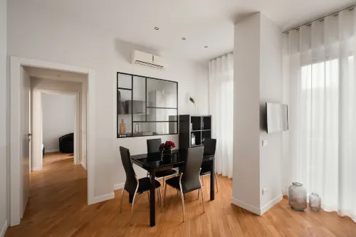 Deluxe Central Apartment