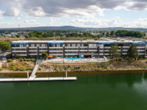 Clover Island Inn Hotels in Kennewick