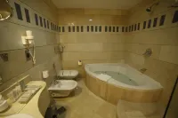 City Seasons Hotel & Suites Muscat - Hot Tub