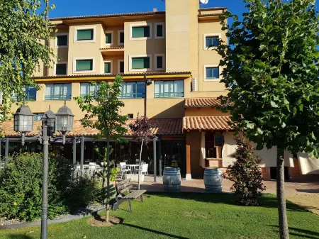 Hotel Spa Puerta Vadinia Отели в г. Кременес