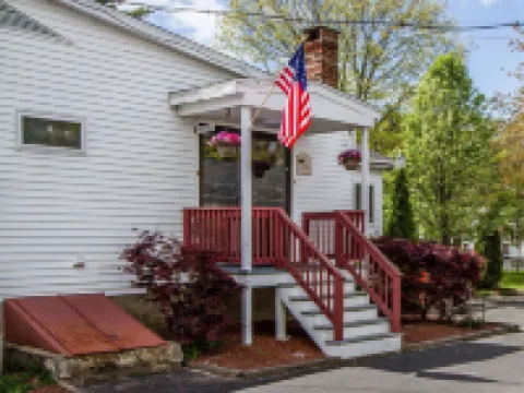 Rodeway Inn & Suites Brunswick Near Hwy 1 Hotels in Brunswick