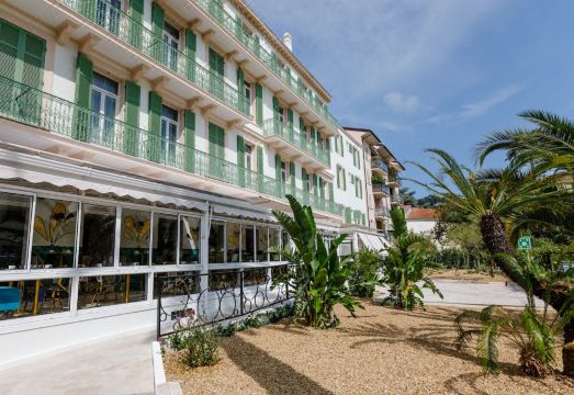 Cannes’ Cinematic Splendor: A Guide to the French Riviera’s Most Iconic Luxury Hotels