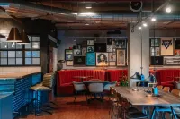 The Revolution Hotel - Business