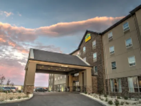 Western Star All Suites Signature Hotel Hoteles en Estevan