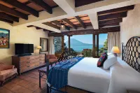 Hotel Atitlán - parking