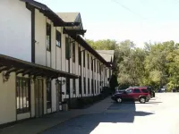 Budget Inn & Suites Hotels in Saylor
