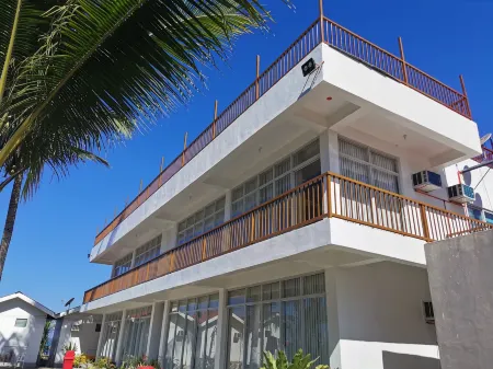 Istana Baylon Resort Отели рядом с достопримечательностью «Остров Потипот»