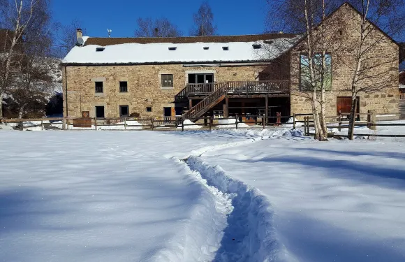 必果斯穀倉酒店