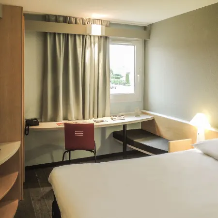 Ibis Dieppe Val Druel