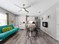 Rainforest apartment with shared Pool in brilliant St. Petersburg