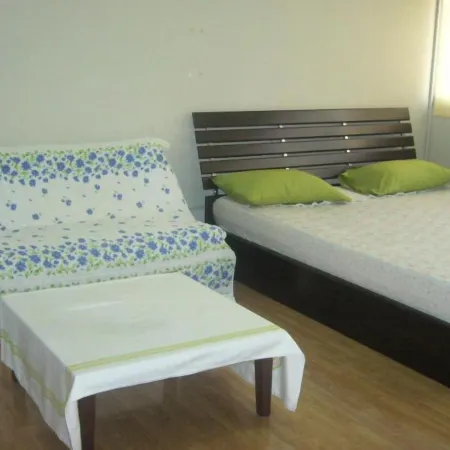 DMK Don Mueang Airport Guest House Отели рядом с достопримечательностью «Остров Ко Крет»