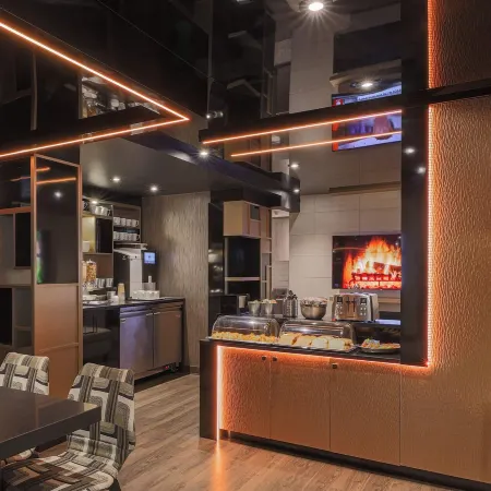 Hotel le Chablis Cadillac Отели рядом с достопримечательностью «Улица Шербрук»