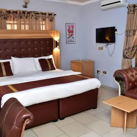 Peninsula Suites
