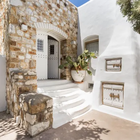 Kallos Villas & Suites