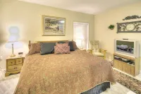 Colonial Crest 107 - Great Location! - You Can Walk to Town! Condo