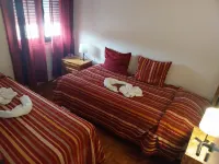 Huge 3 Bedrooms Balcony Flat for 8 pax Hotels in 