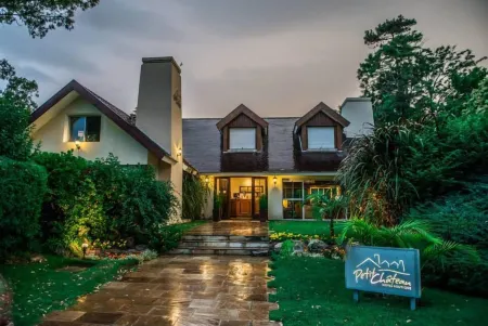 Petit Chateau Hotel Boutique Отели рядом с достопримечательностью «Agro Jardin»