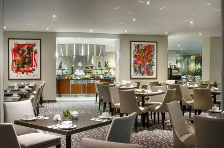 Maritim ProArte Hotel Berlin Отели рядом с достопримечательностью «Science Center Berlin»