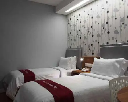 Hotel Bed and Breakfast Surabaya Hotels in Wonocolo
